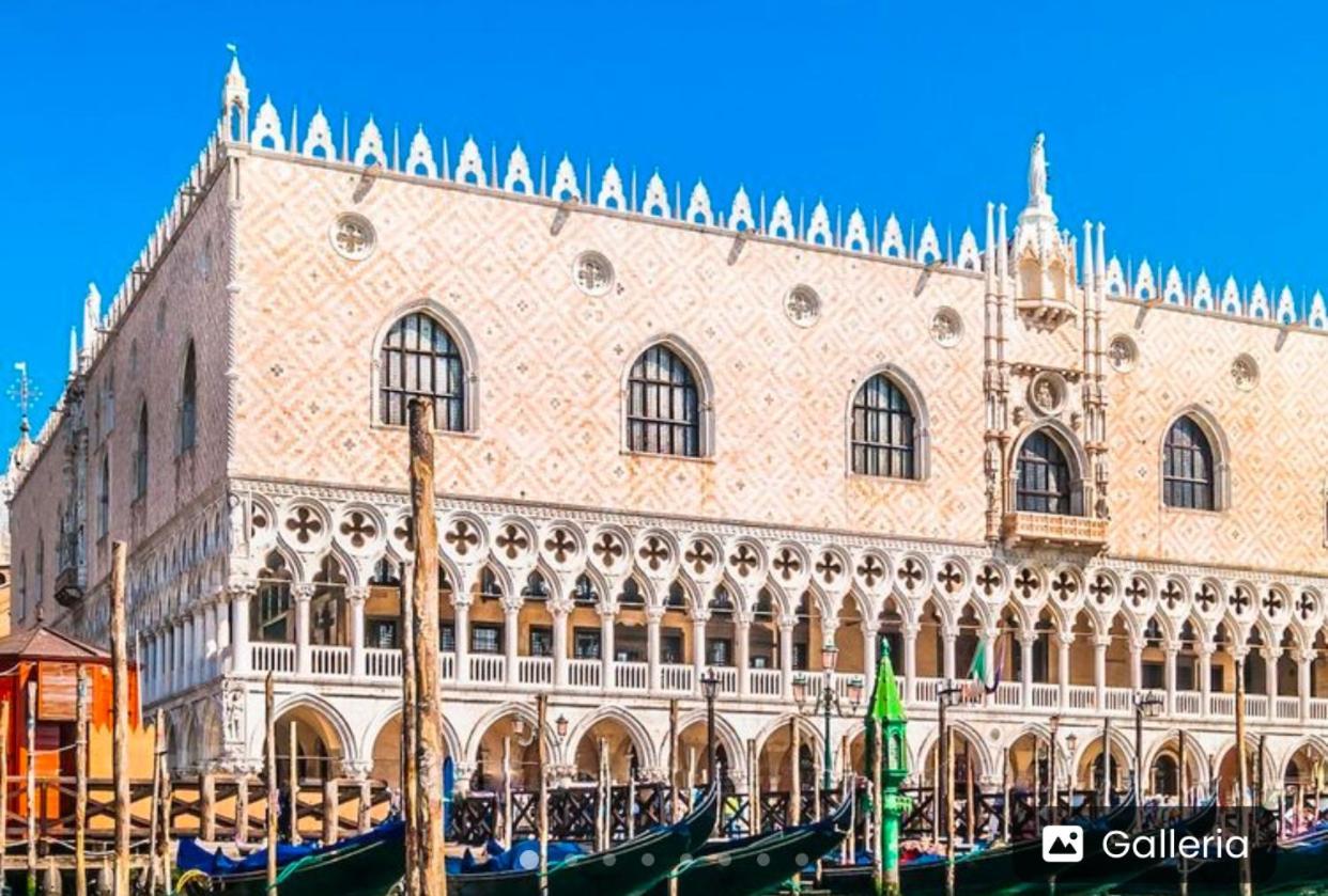 Venice Palace Luxury Suites Exterior photo